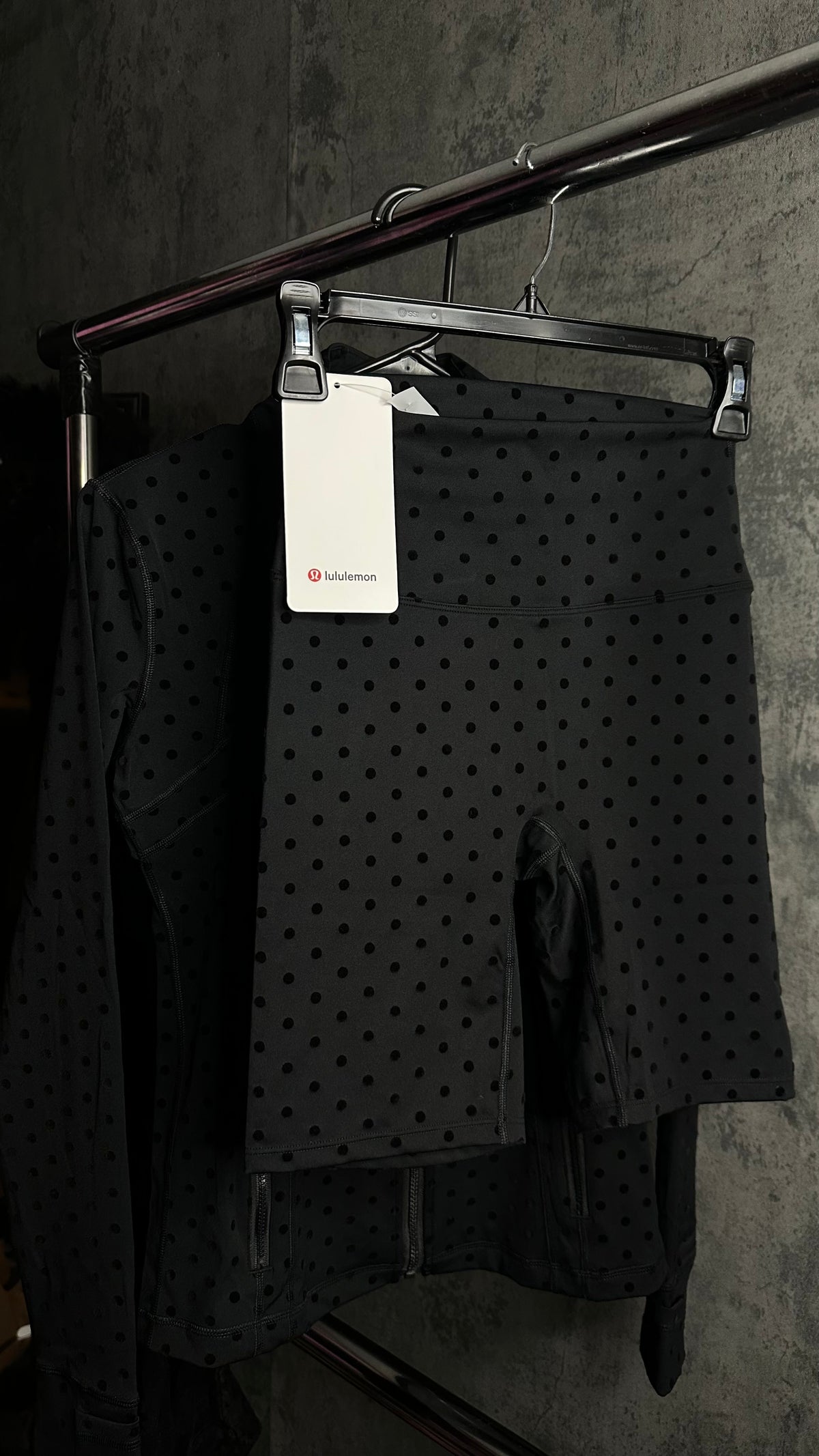 POLKA DOTS DEFINE SHORTS ONLY
